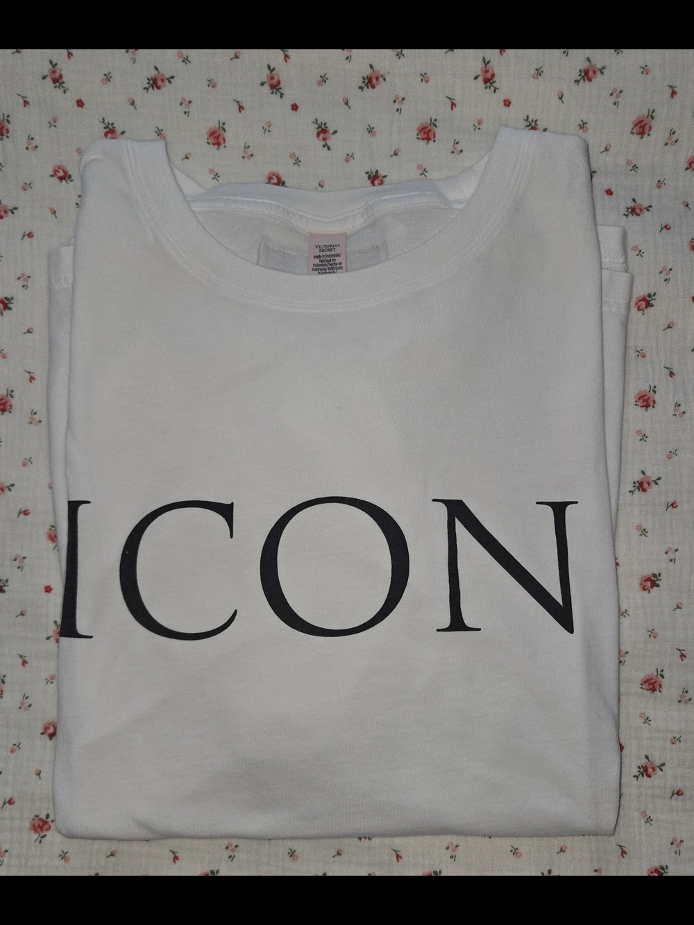 VICTORIAS SECRET 2025 FASHION SHOW ICON OVERSIZED TEE - Picture 3 of 4